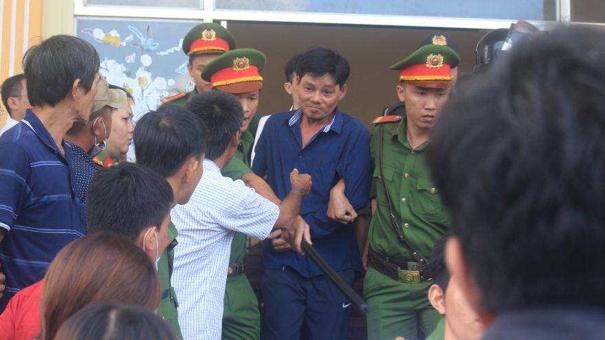 Tuyên án 2 cha con cầm đầu vụ nổ súng ở Tiền Giang